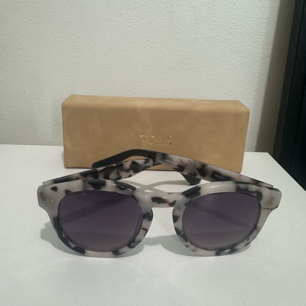 TOMS Tortoise Shell Sunglasses
